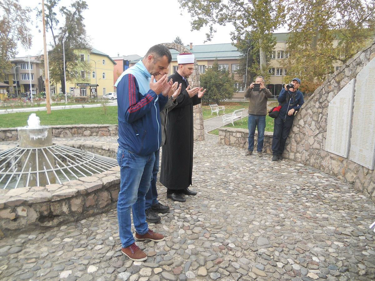 Polaganje cvijeća u Parku ljiljana - Avaz