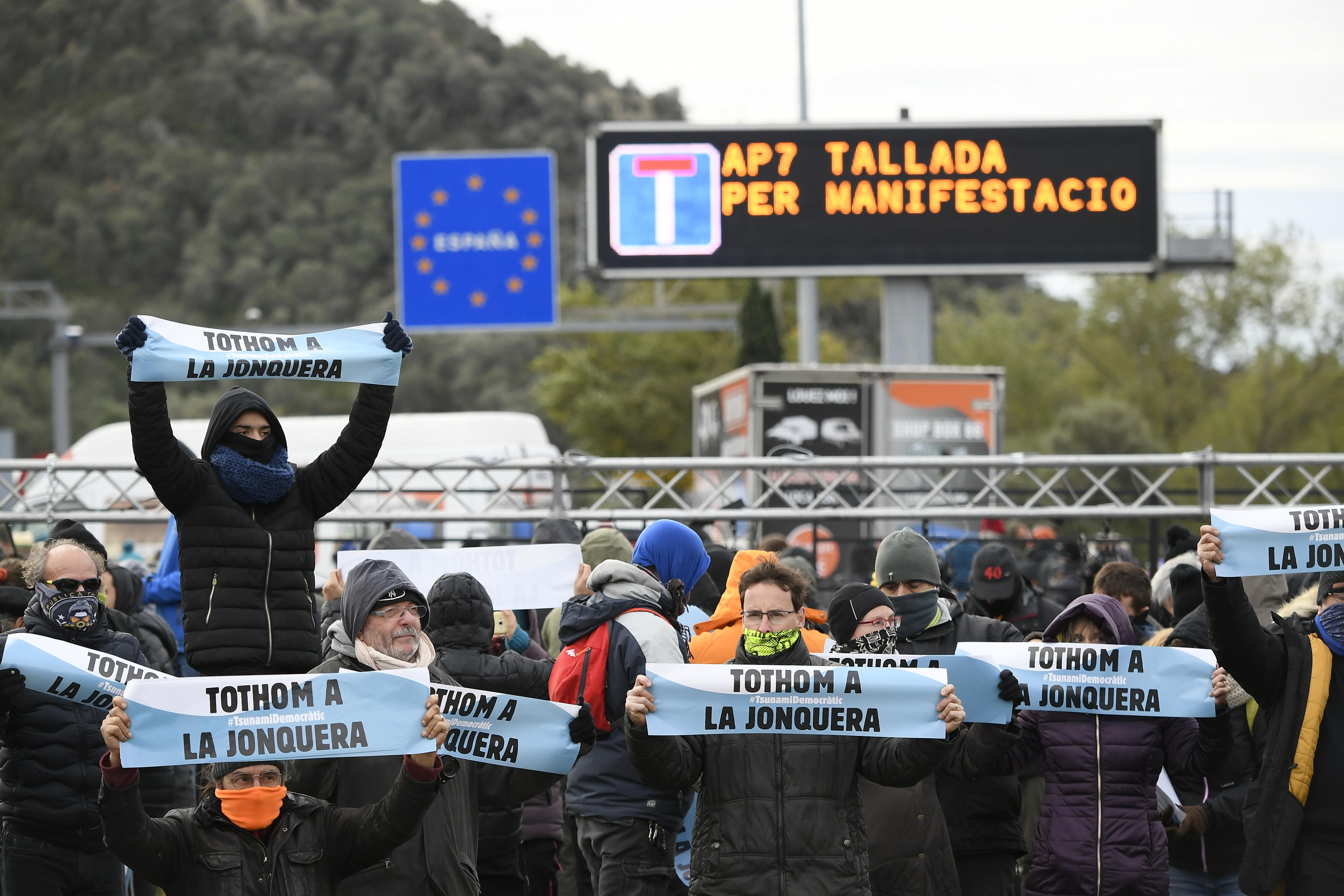 Demonstranti u Kataloniji ponovo na ulicama, blokiran autoput