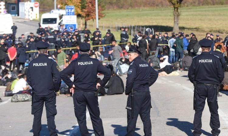 Policija USK ograničava kretanje migranata: Iz Bire i Mirala mogu izaći samo ako će napustiti Kanton