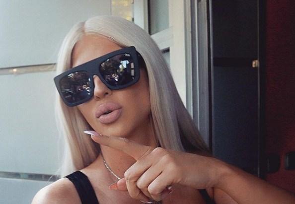 Sve snimljeno: Jelena Karleuša doslovno polugola i u različitim cipelama napustila hotelsku sobu