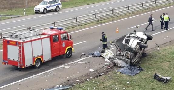 Užas kod Niša: Kamion se zakucao u kombi, četvero mrtvih