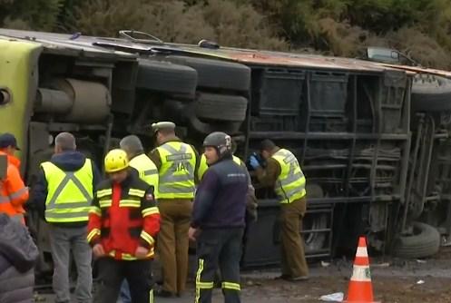 Najmanje 10 mrtvih u slijetanju autobusa s ceste