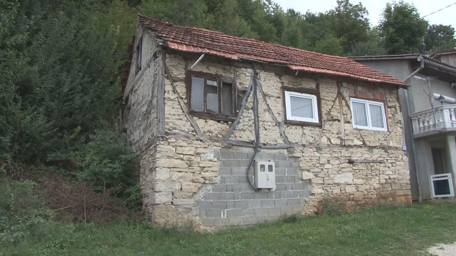 Stara kuća je srušena i na njenom mjestu izgrađena nova - Avaz