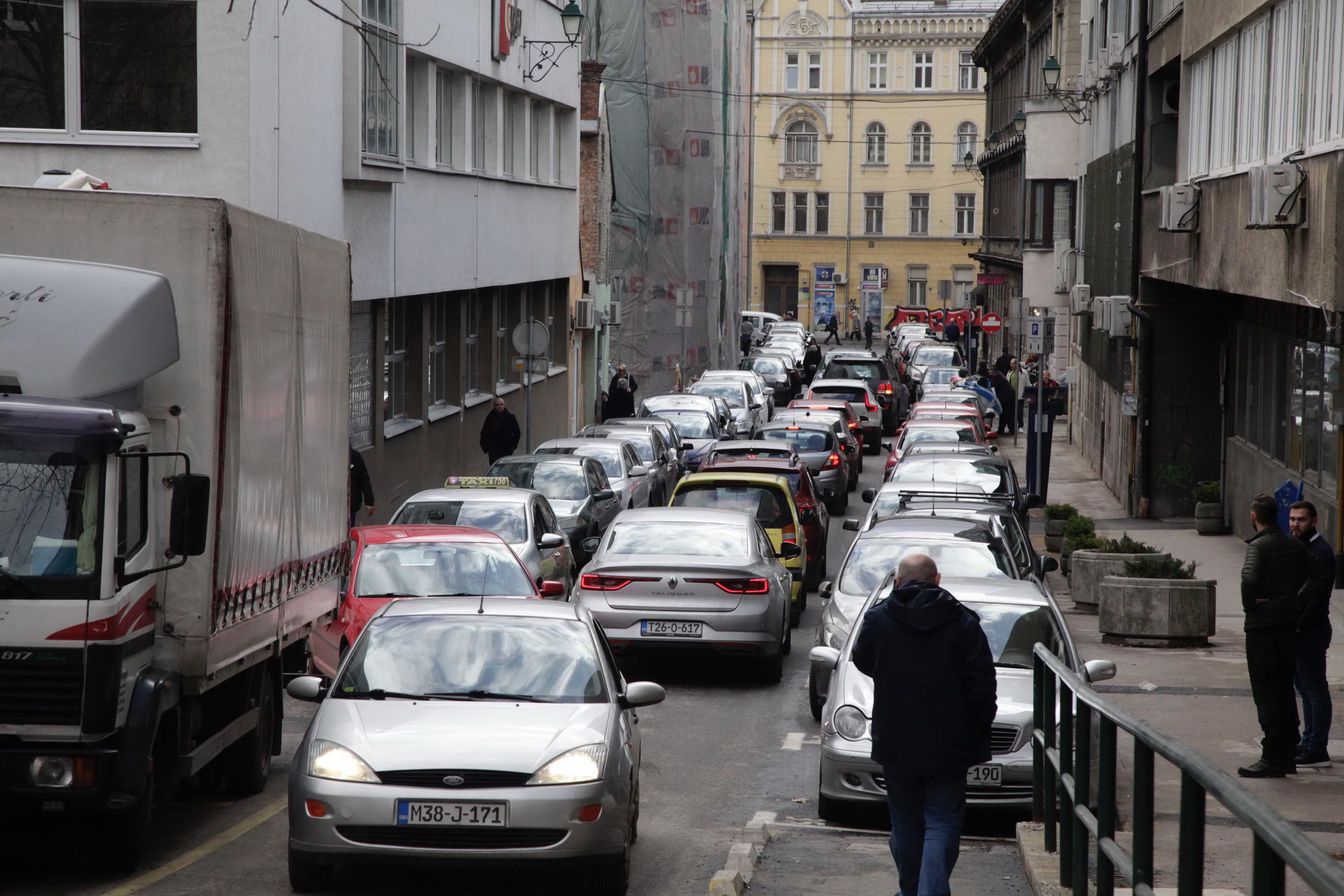 Velike gužve - Avaz