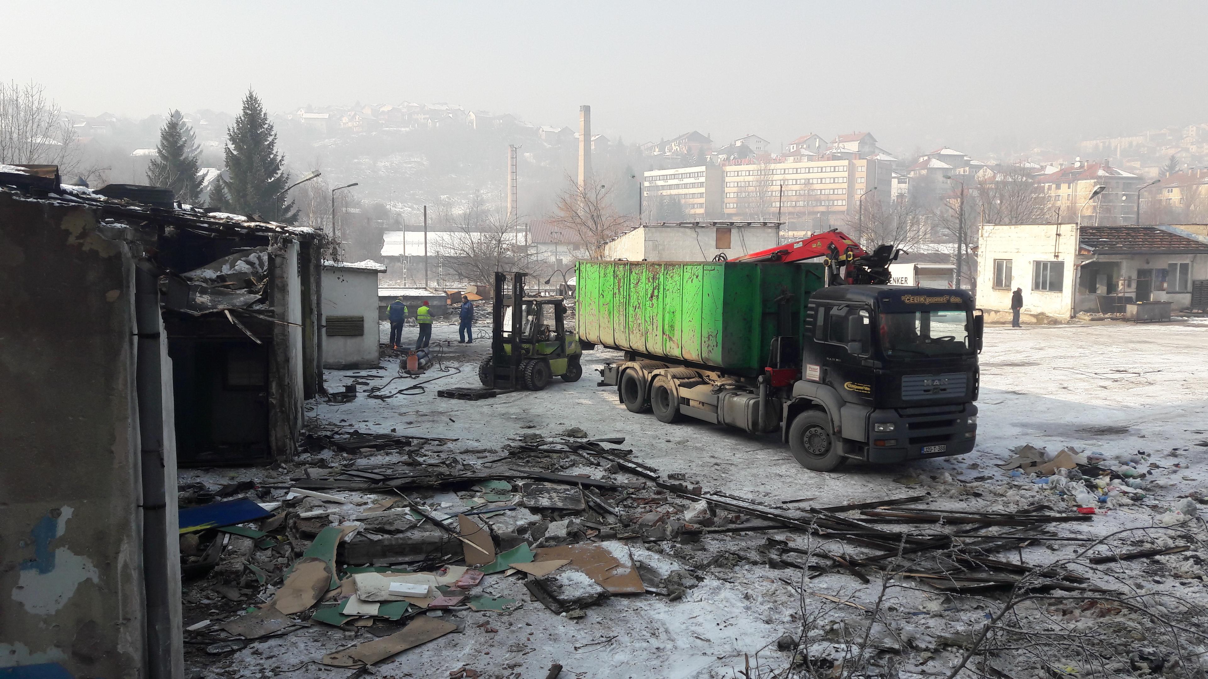 Nastavljeno rušenje objekata na trasi Prve transverzale