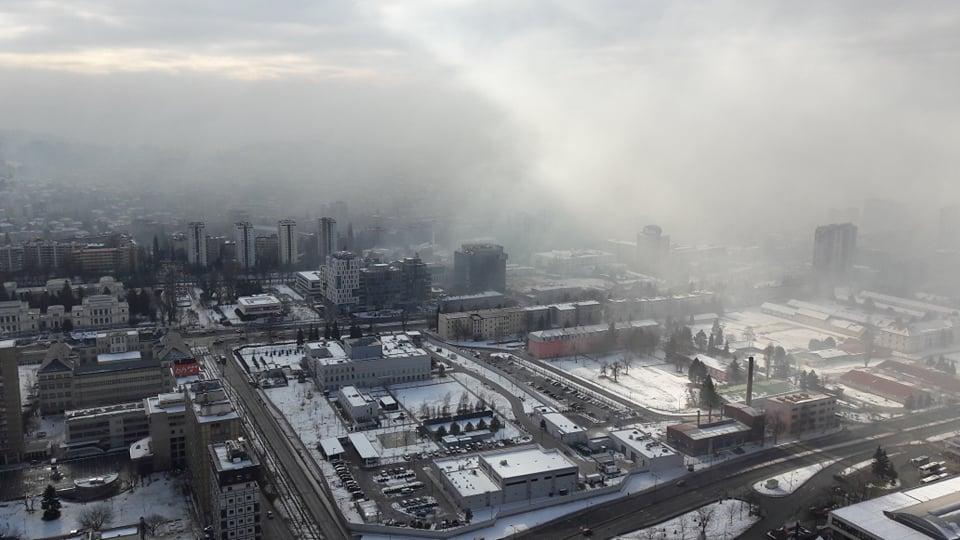 Fascinantni prizori: Pogledajte kako vjetar velikom brzinom tjera smog iz Sarajeva