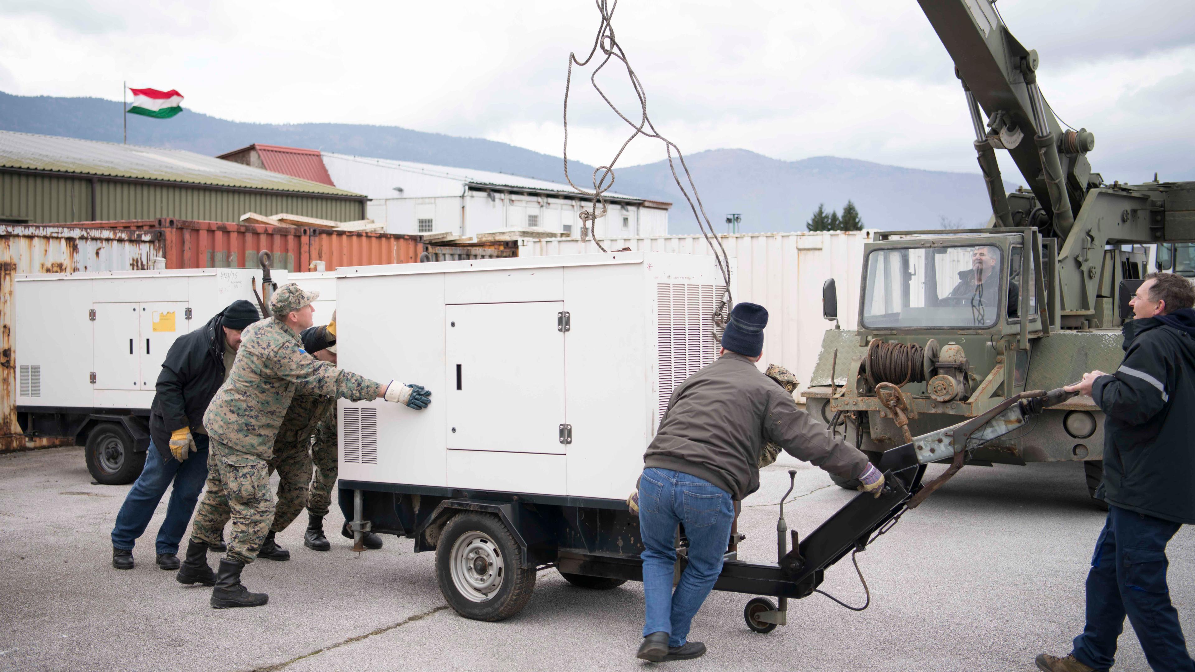 Predaja donacije upriličena u bazi "Butmir"' - Avaz