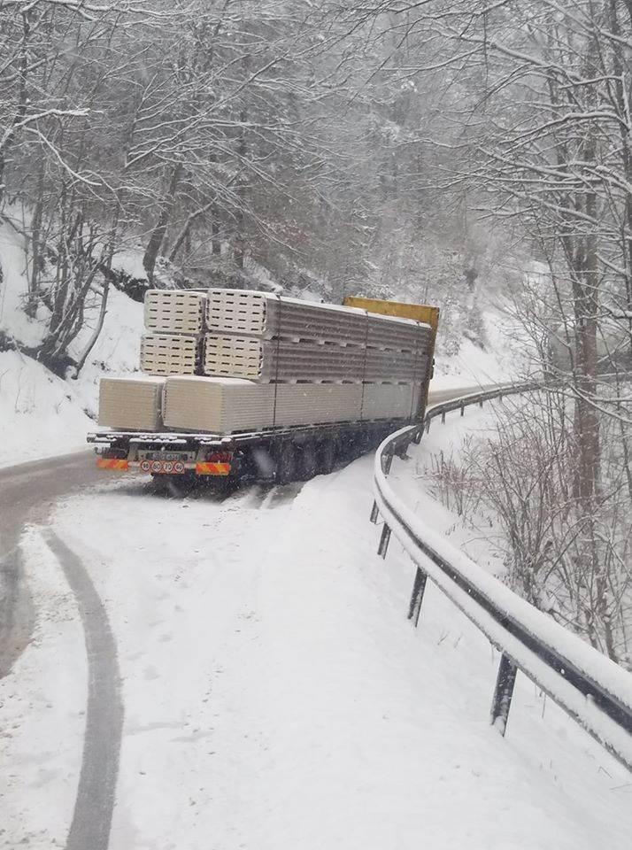 Snijeg uzrokovao probleme - Avaz