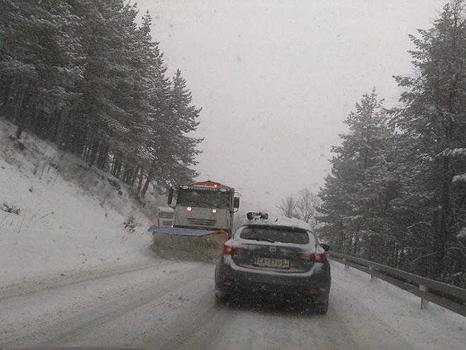 Okončana drama: Muškarac i dijete spašeni, imamo problema s grijanjem i strujom