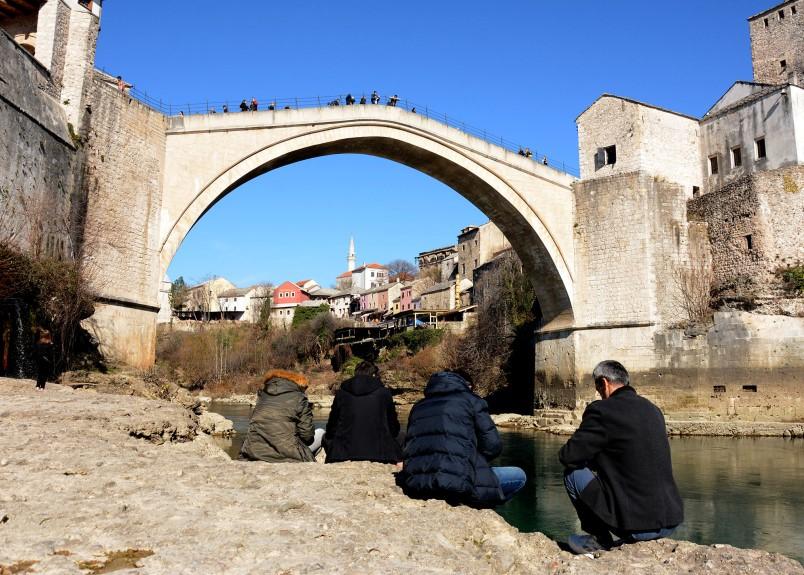 Turisti ispod Starog mosta - Avaz