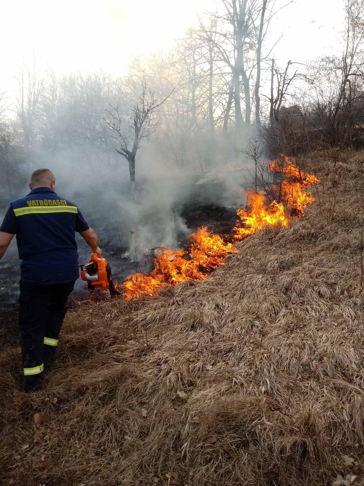 Svi vatrogasci bili na terenu