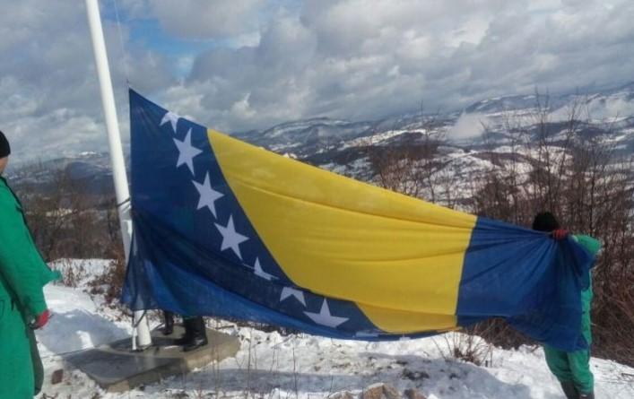 Zastava BiH na kraljevskom gradu Visoki - Avaz