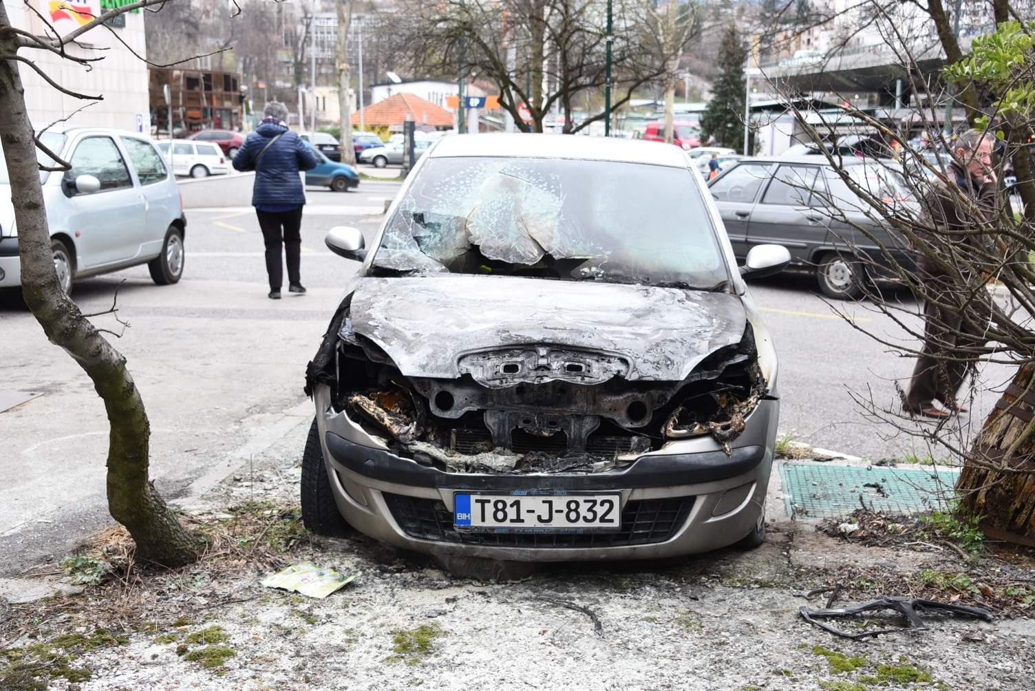 Na Ciglanama zapaljen automobil Lancia