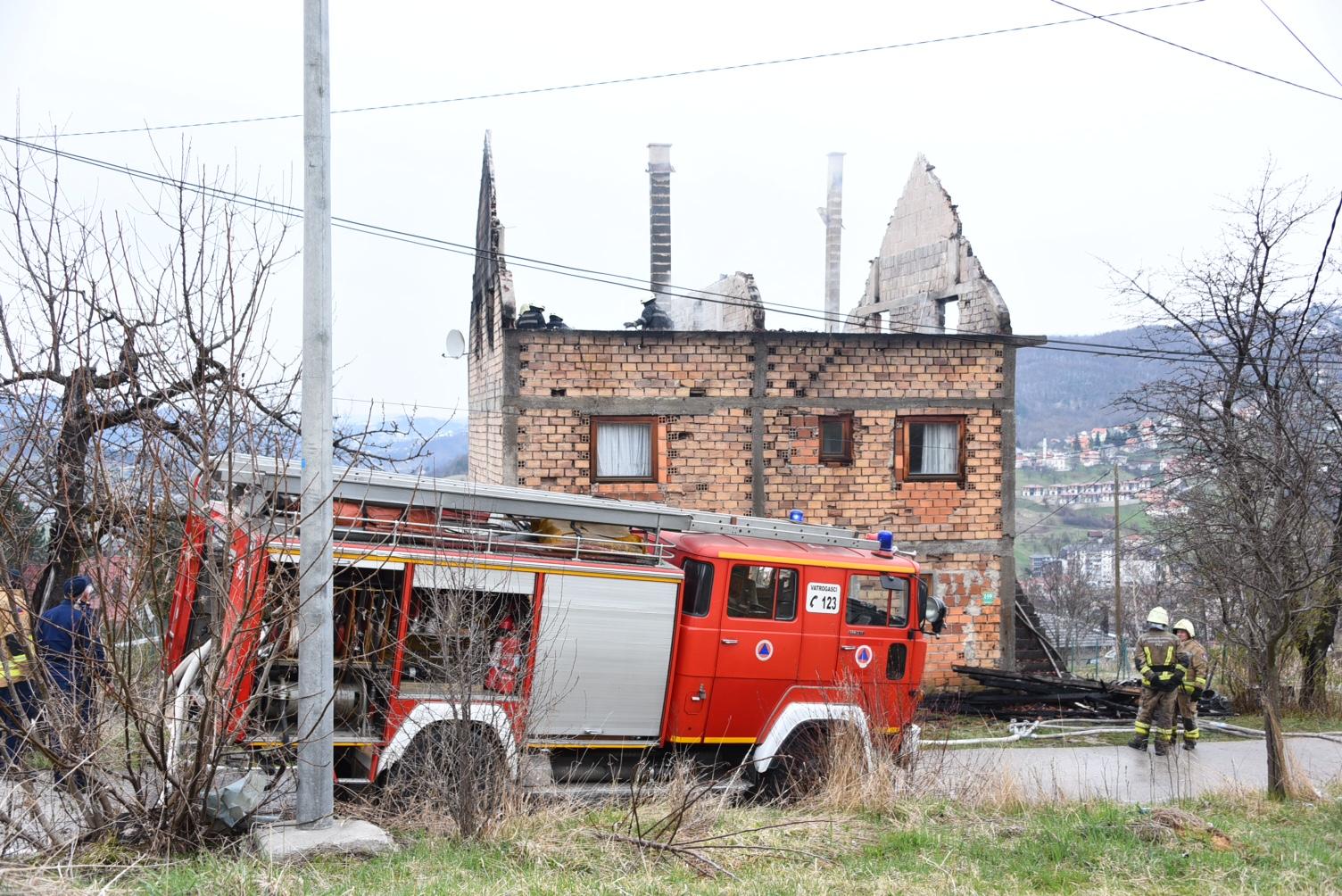 Potpuno izgorio krov - Avaz