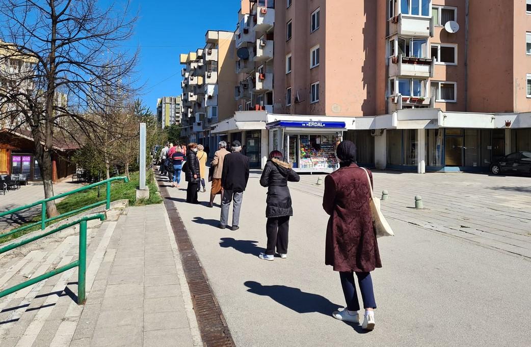 I danas velike gužve, penzioneri plaćaju režije