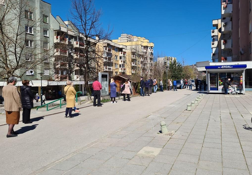 Velike gužve tokom plaćanja režija - Avaz