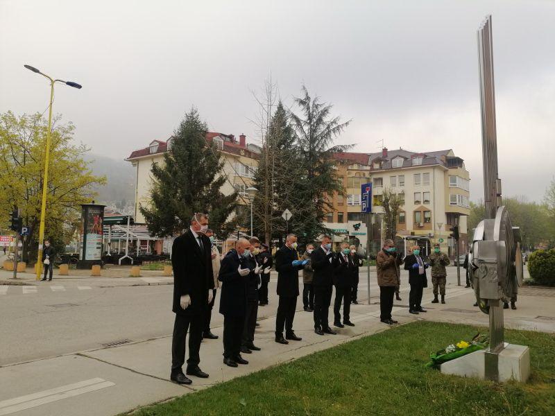 Odata počast i položeno cvijeće - Avaz