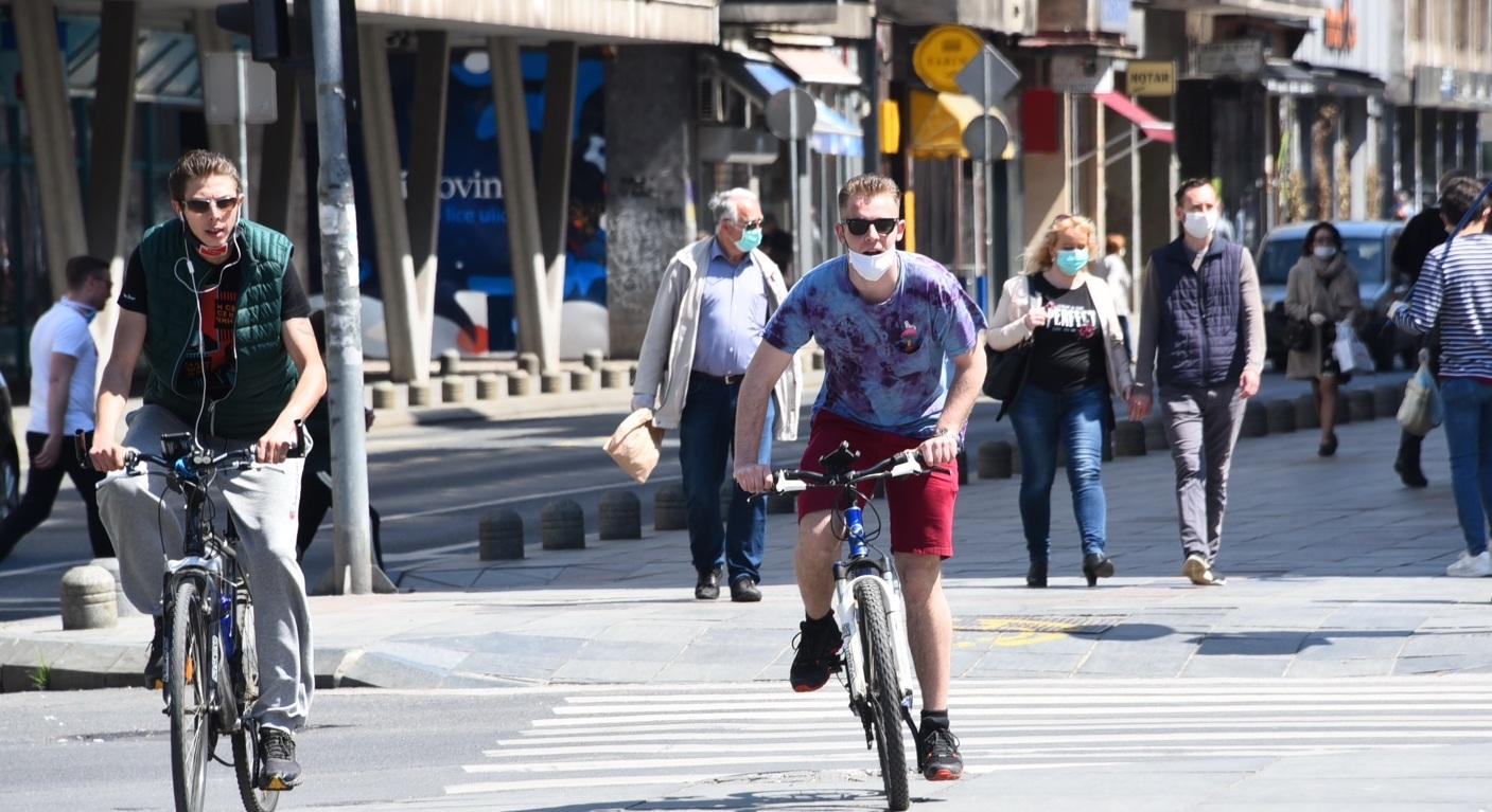 I mlađi izašli iz kuće - Avaz