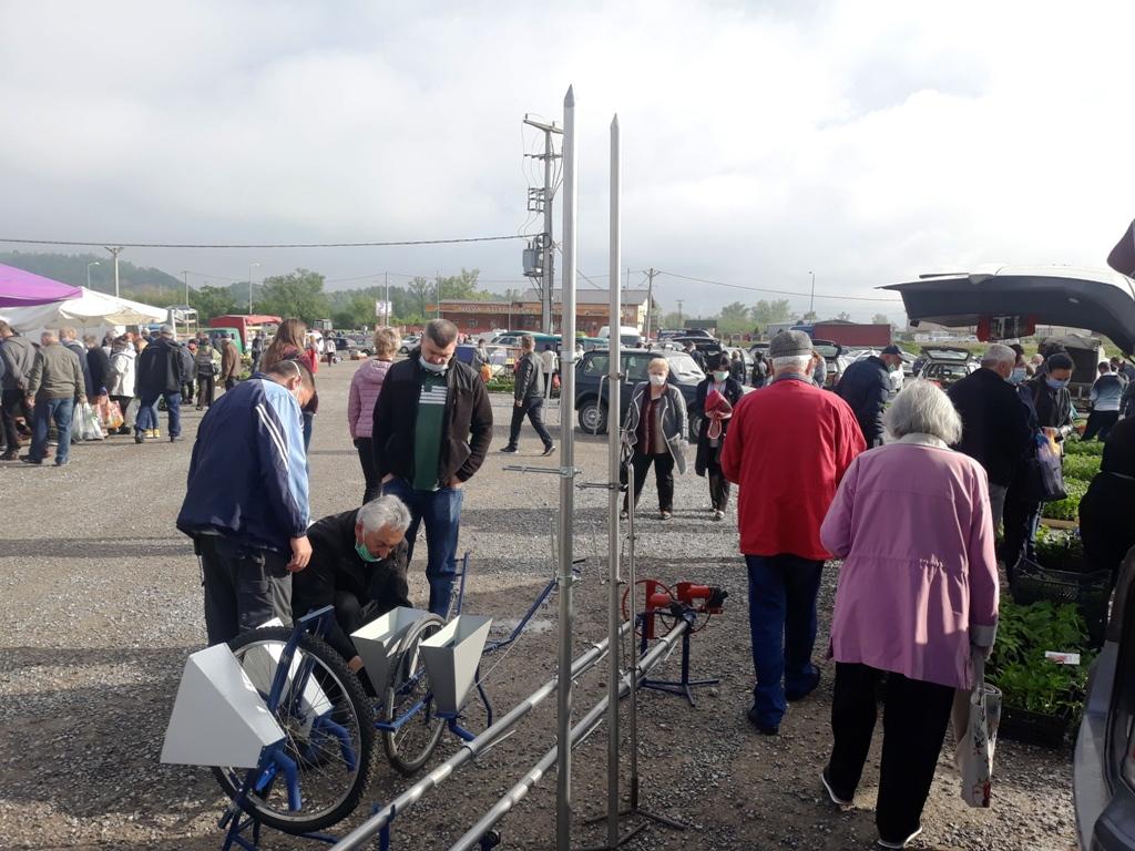 Starije osobe žure da pokupuju ono što im je potrebno - Avaz