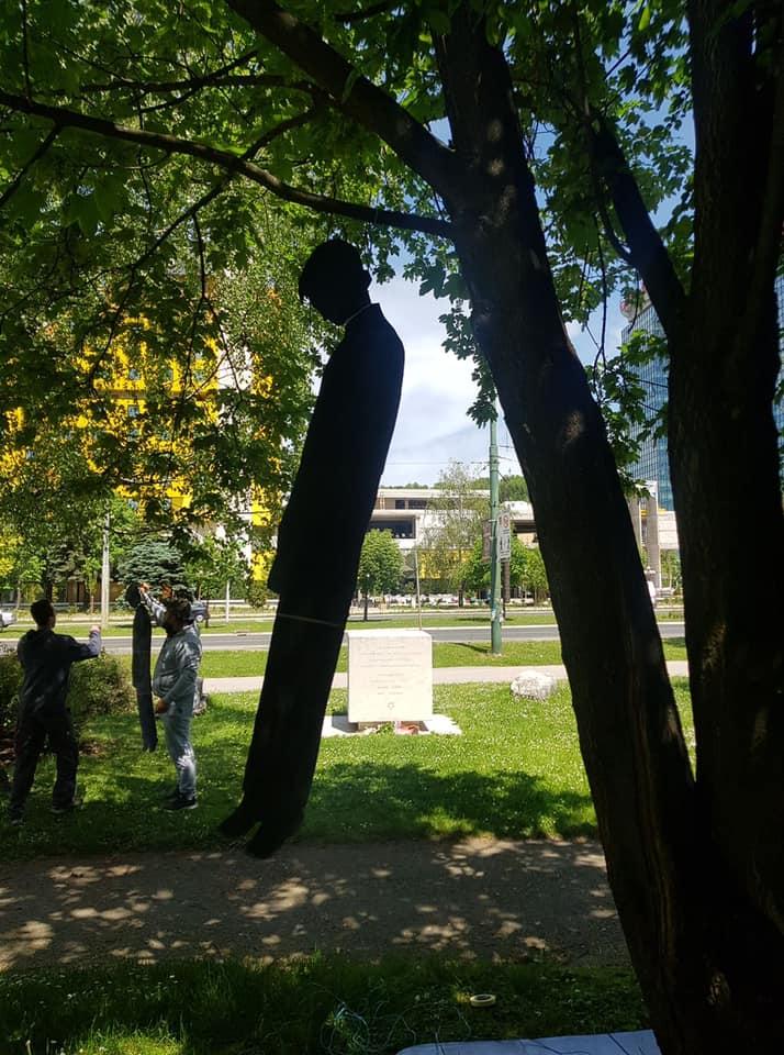 U Sarajevu postavljene siluete obješenih građana - Avaz