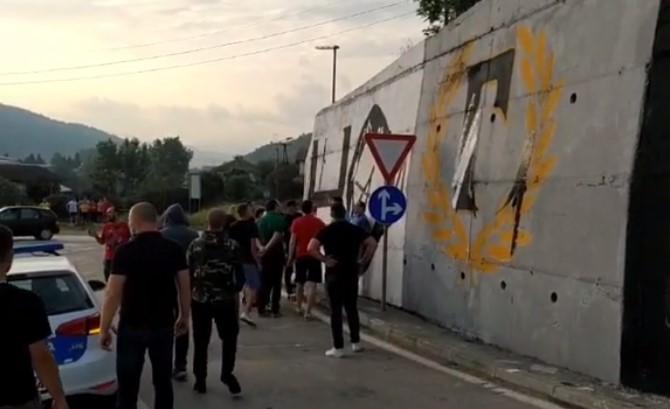 Sukob navijača Zvezde i Partizana prelio se u BiH: Incident u Višegradu pred očima policije