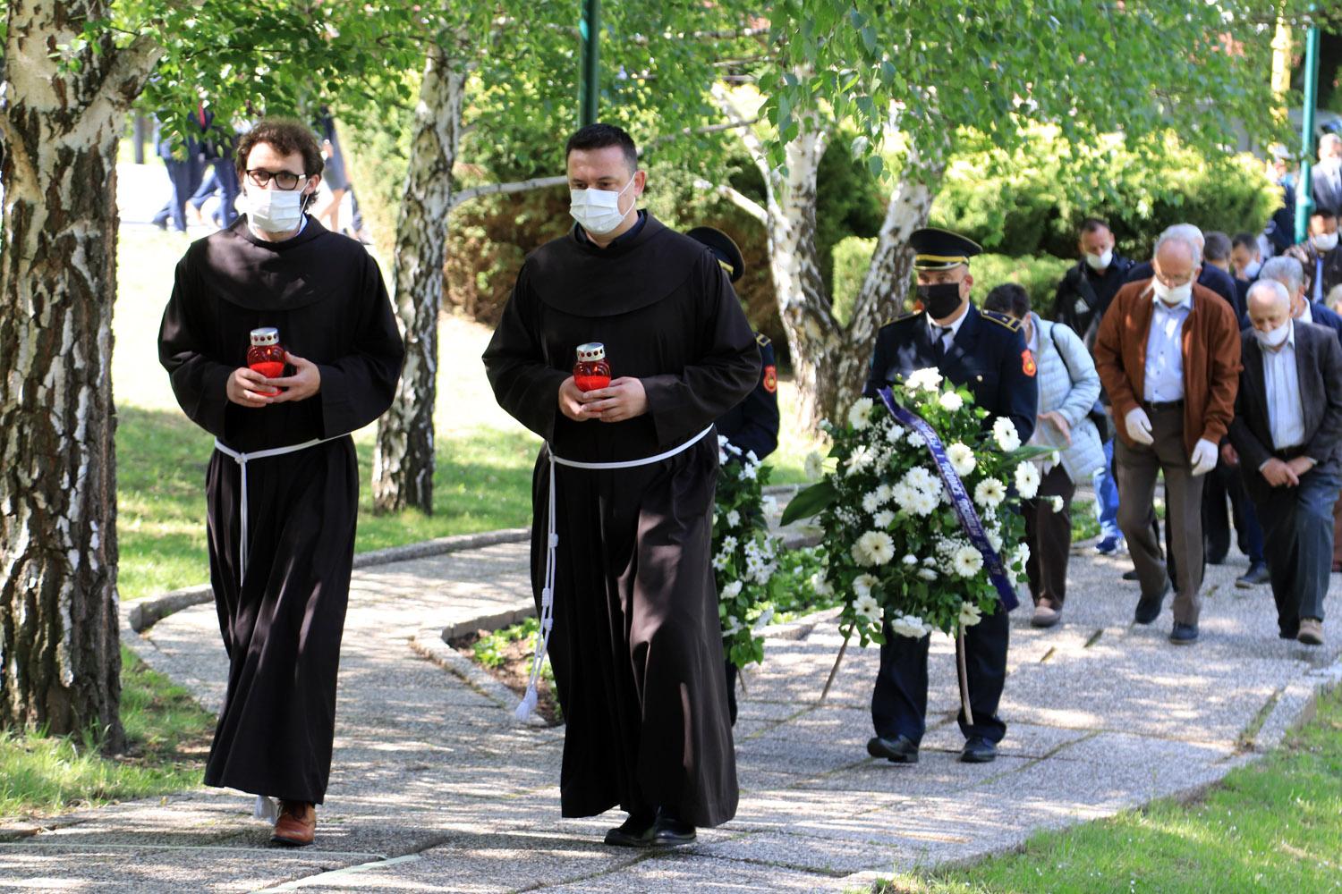 Sjećanje na ubijenu mladost - Avaz