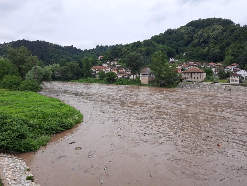 Bosna u Maglaju za sada ne prijeti izljevanjem iz korita