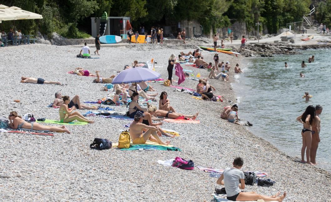 Šok u Rijeci: Muškarac umro na plaži, policija provodi istragu