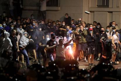 Objavljen video nasilnika s demonstracija, pogledajte tučnjavu