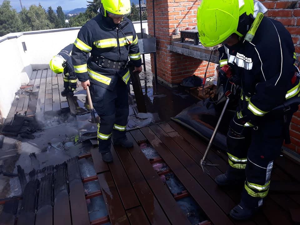 Gorio banjalučki hotel, požar gasilo šest vatrogasaca