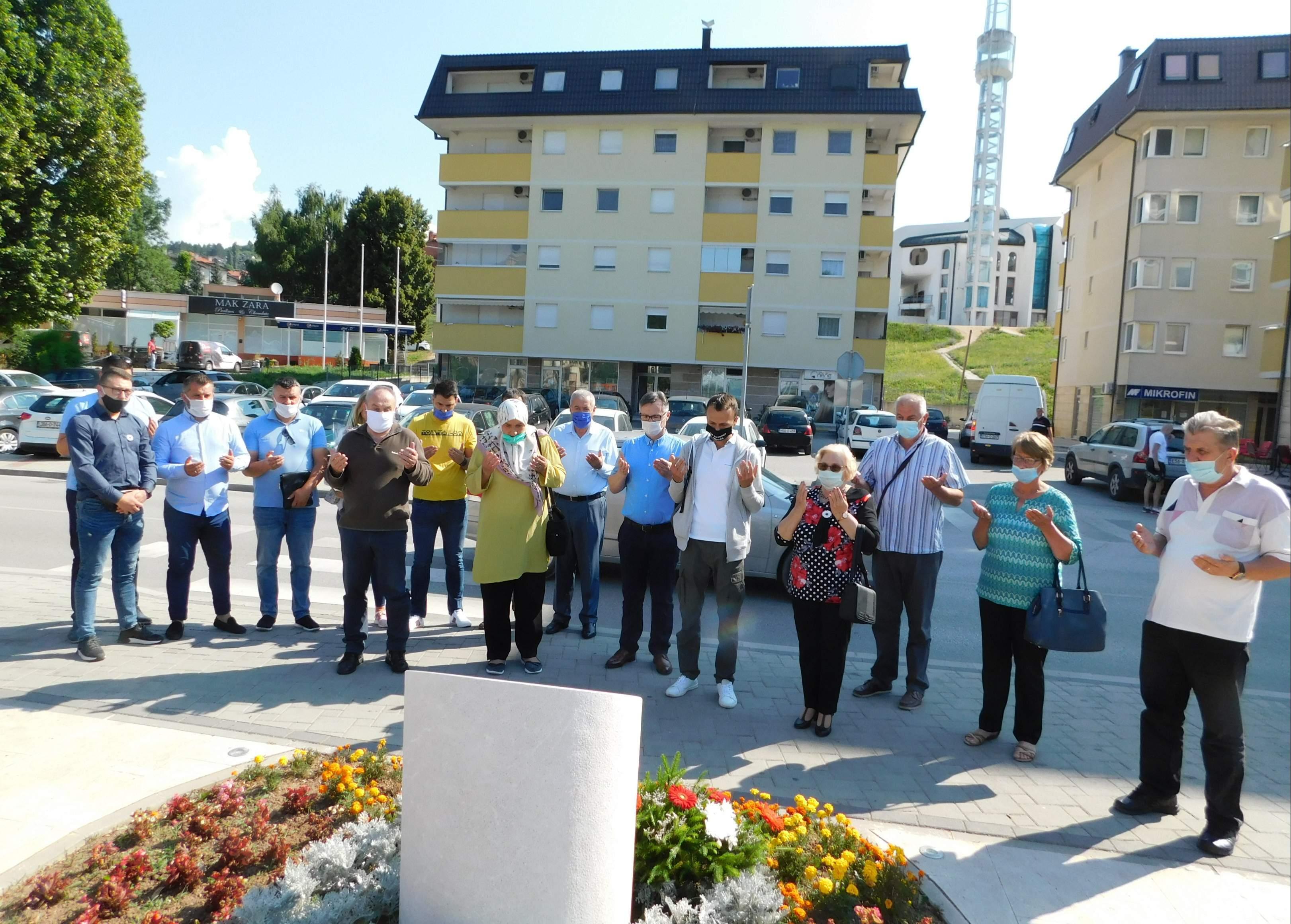 S polaganja cvijeća u Vogošći - Avaz