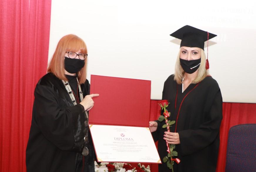 Sa uručenja diploma - Avaz