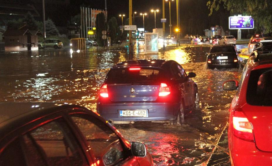 Veliki problemi u saobraćaju - Avaz