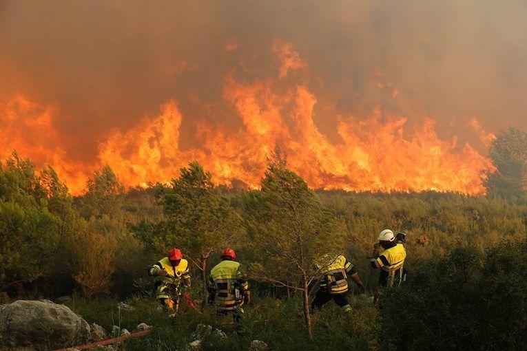 Veliki požar na obali Francuske: Evakuirana tri kampa