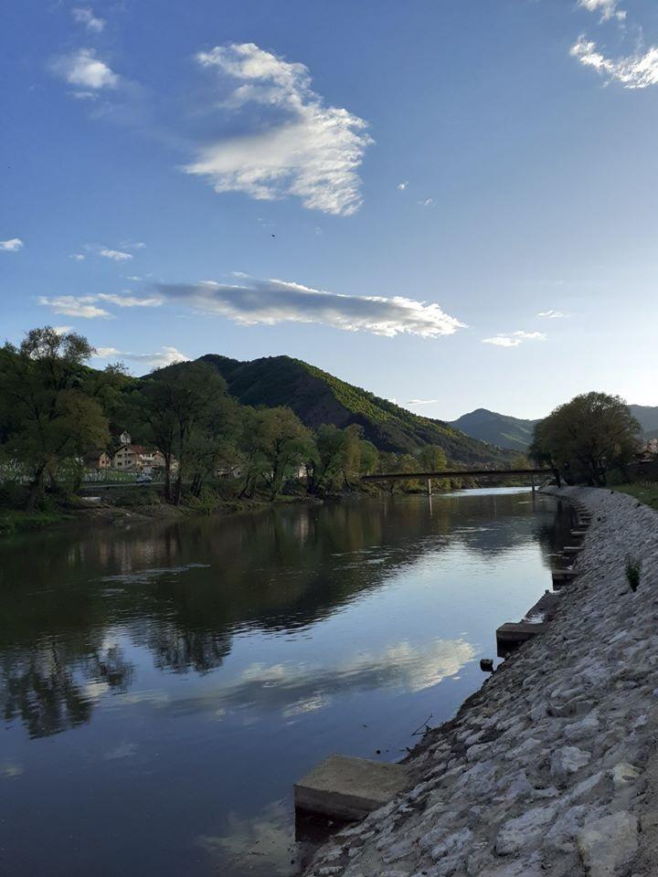 Dužinom obale postavljeno je betonsko šetalište - Avaz