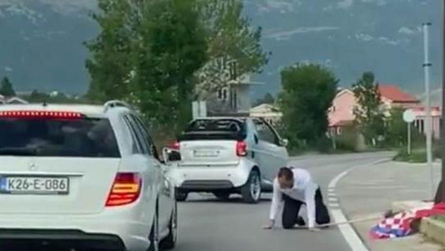 Svadba u Hercegovini: Mahao hrvatskom zastavom pa ispao iz automobila