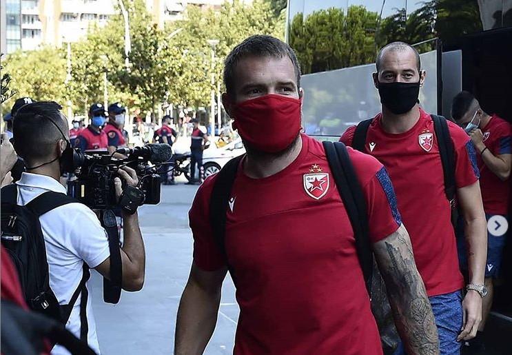 Ništa ne prepuštaju slučaju: Crvena zvezda u Tiranu dovela i kuhara