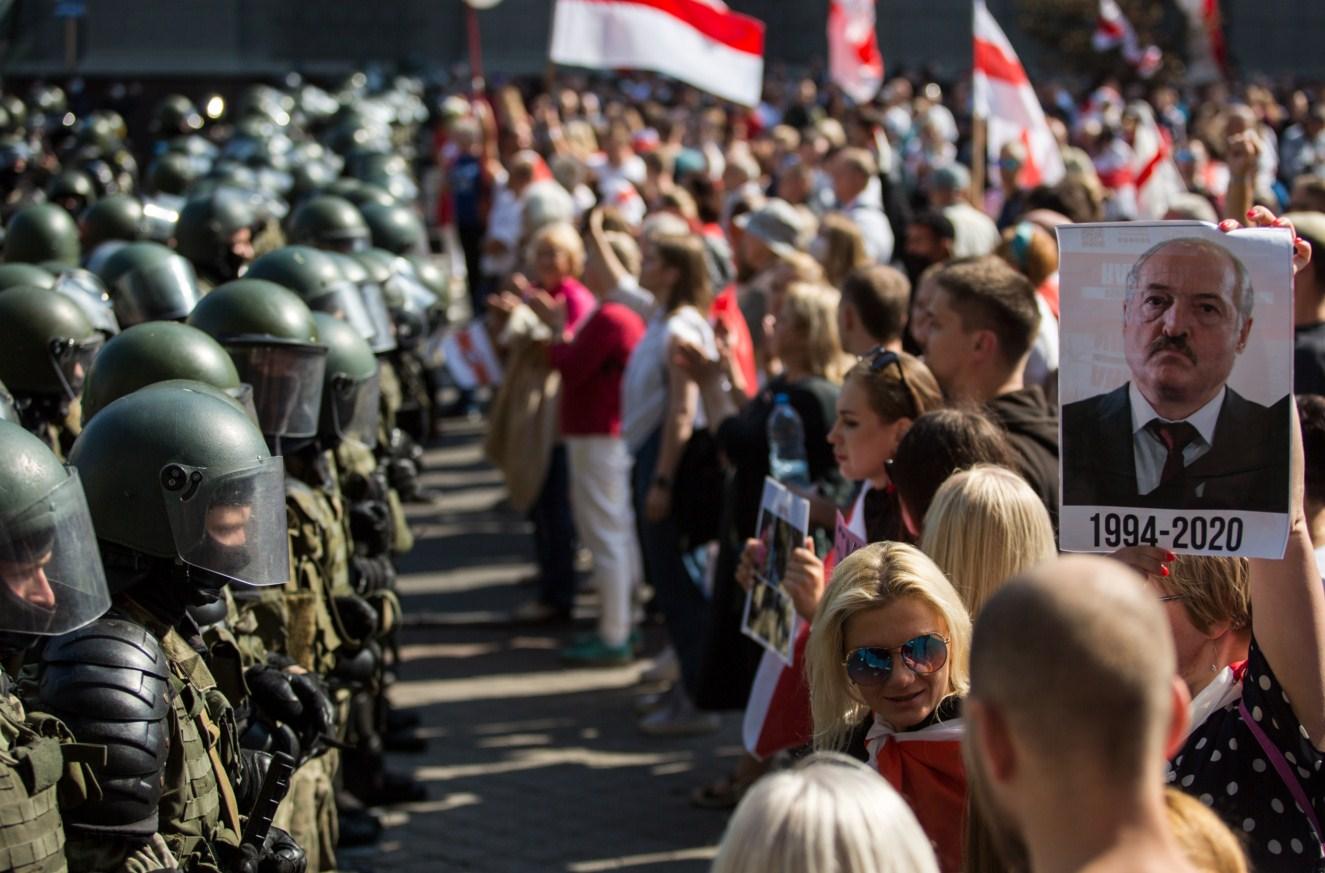 Studenti protestirali protiv Lukašenka, nosili zastavu opozicije