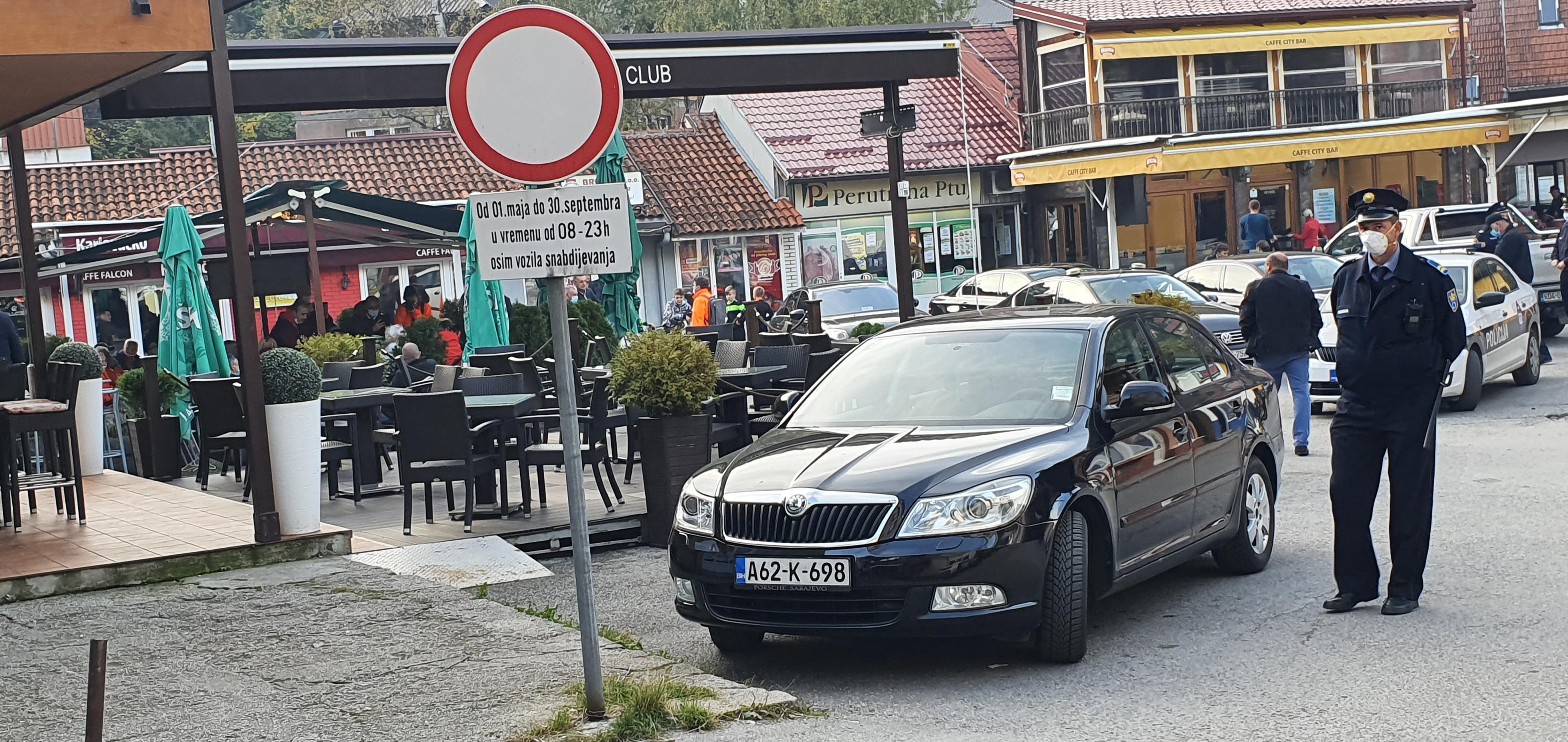 Službenim vozilom Predsjedništva BiH došli na stranačko okupljanje - Avaz