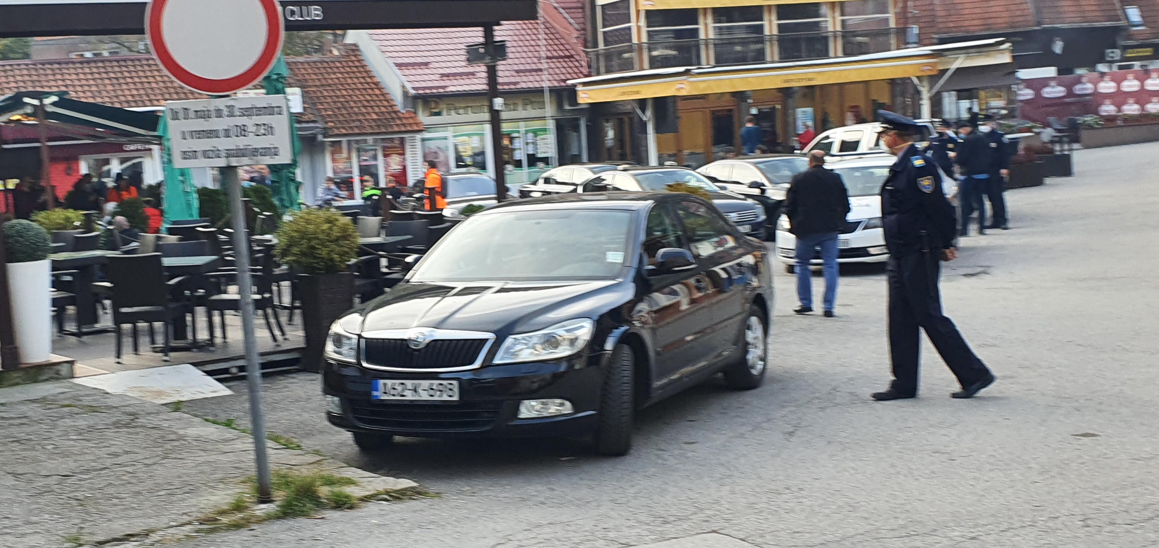 Službenim vozilom Predsjedništva BiH došli na stranačko okupljanje - Avaz