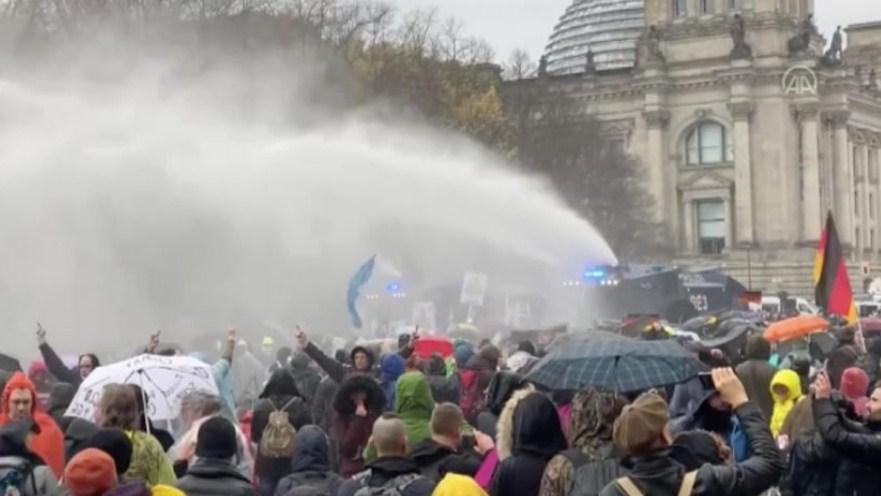 Policija nakon nereda u Berlinu uhapsila 365 ljudi