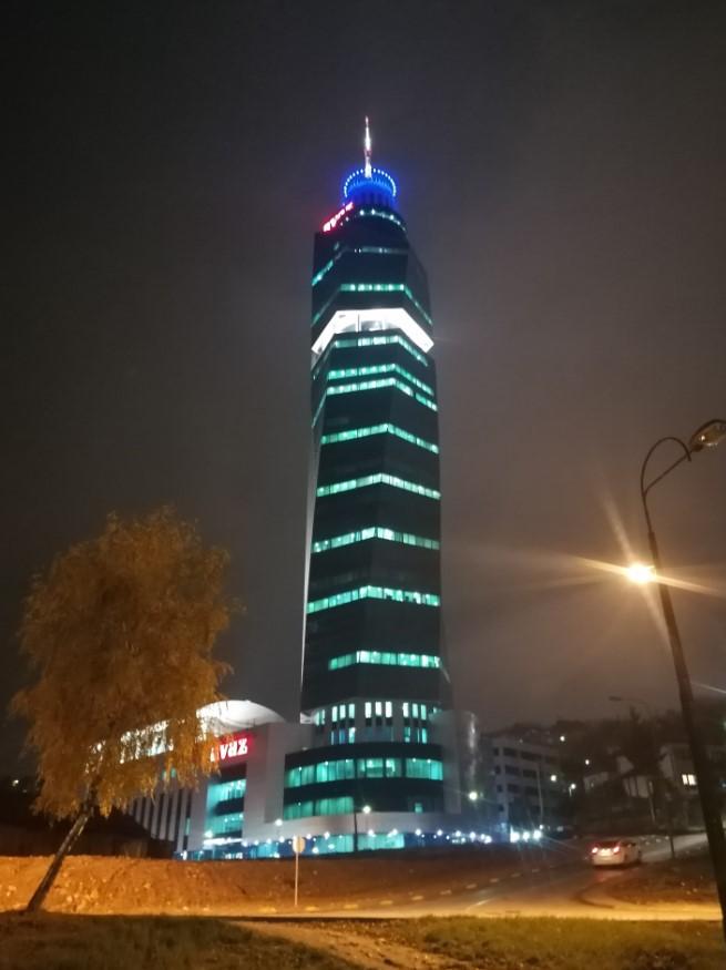 "Avaz Twist Tower" u plavoj boji - Avaz