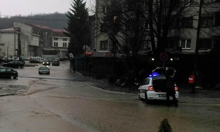 Specijalci blokirali selo: Muškarac ubijen u kamp-kućici