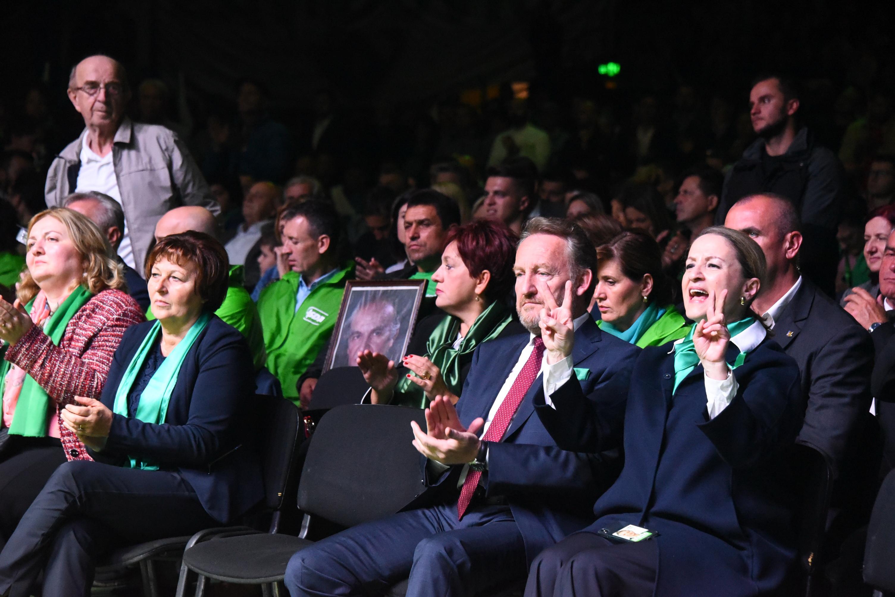 U SDA čekaju da prođe zima i da narod zaboravi na aferu "Respiratori"