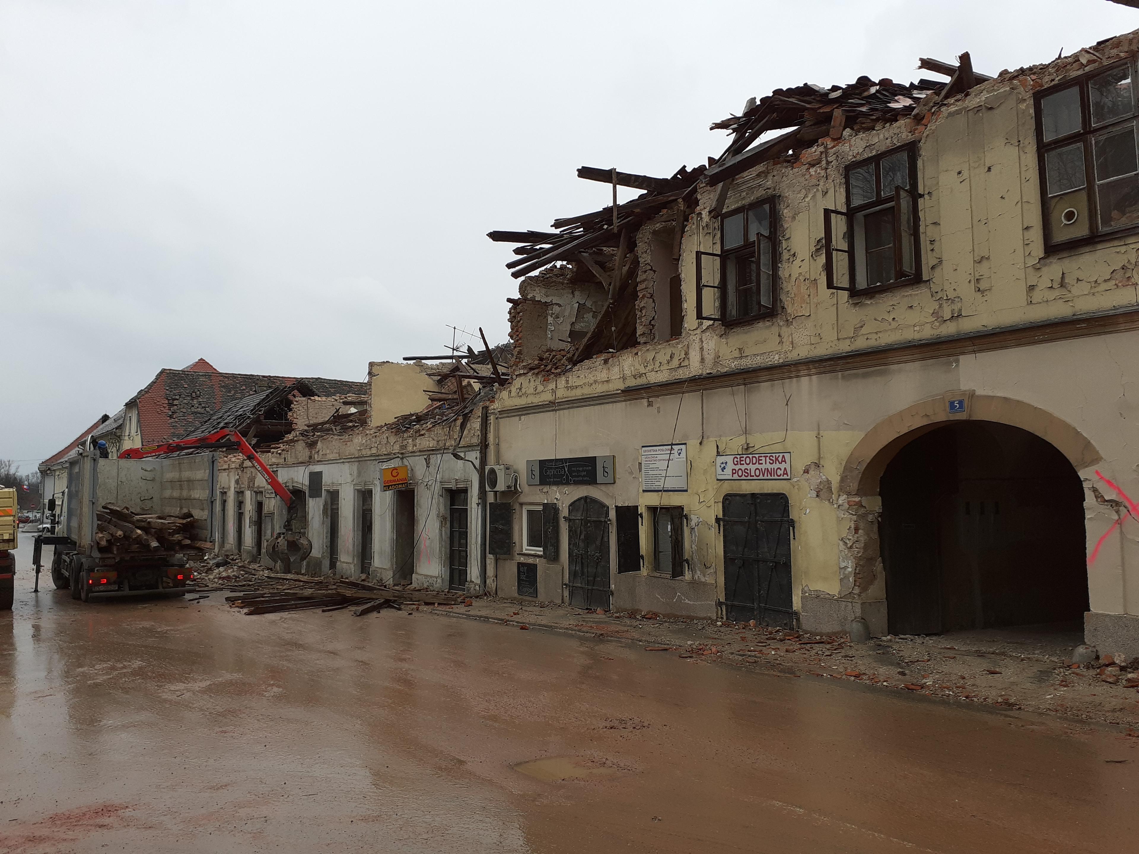 Snimak koji pokazuje sav užas u Petrinji, potresi koji su od 28. decembra pogodili to područje