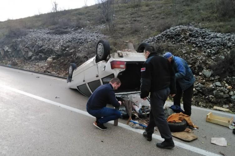 U prevrtanju automobila povrijeđena žena