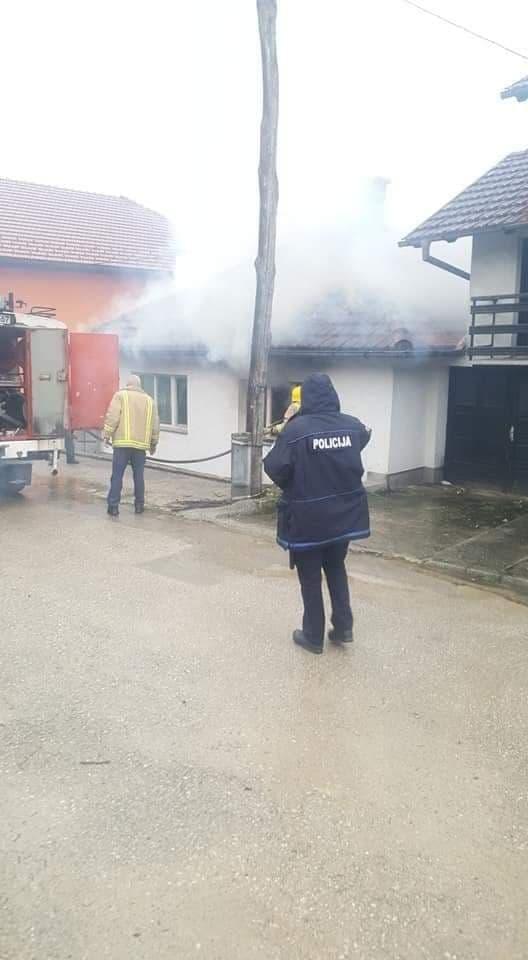 Zapaljena kuća u Velikoj Kladuši, policija sumnja na migrante