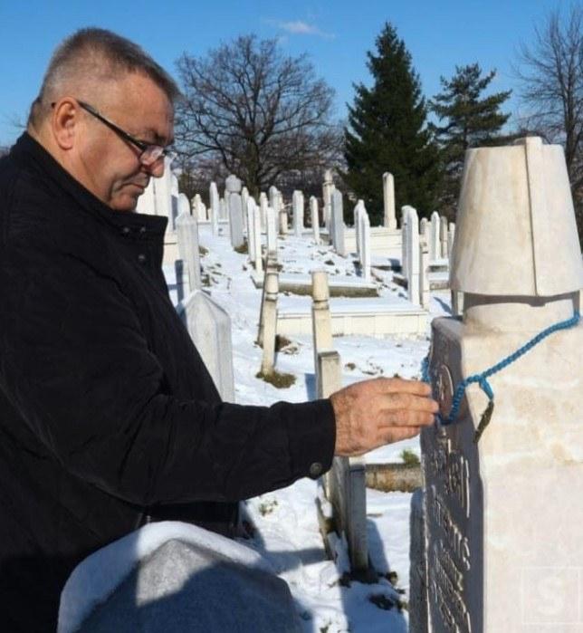 Pet godina od smrti Dženana Memića: Otac Muriz pored nišana voljenog sina