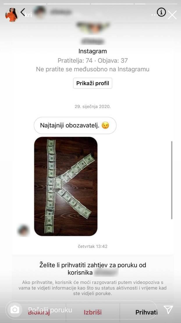 Jedan joj je muškarac poslao fotografiju novčanica američkih dolara - Avaz