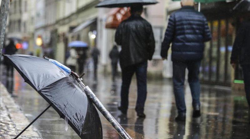 Oblačno s kišom, na planinama snijeg